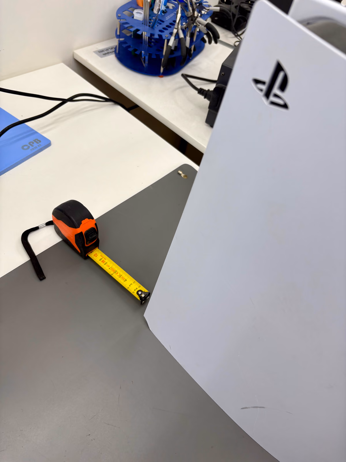 PS5 met voldoende vrije ruimte rondom voor goede luchtcirculatie