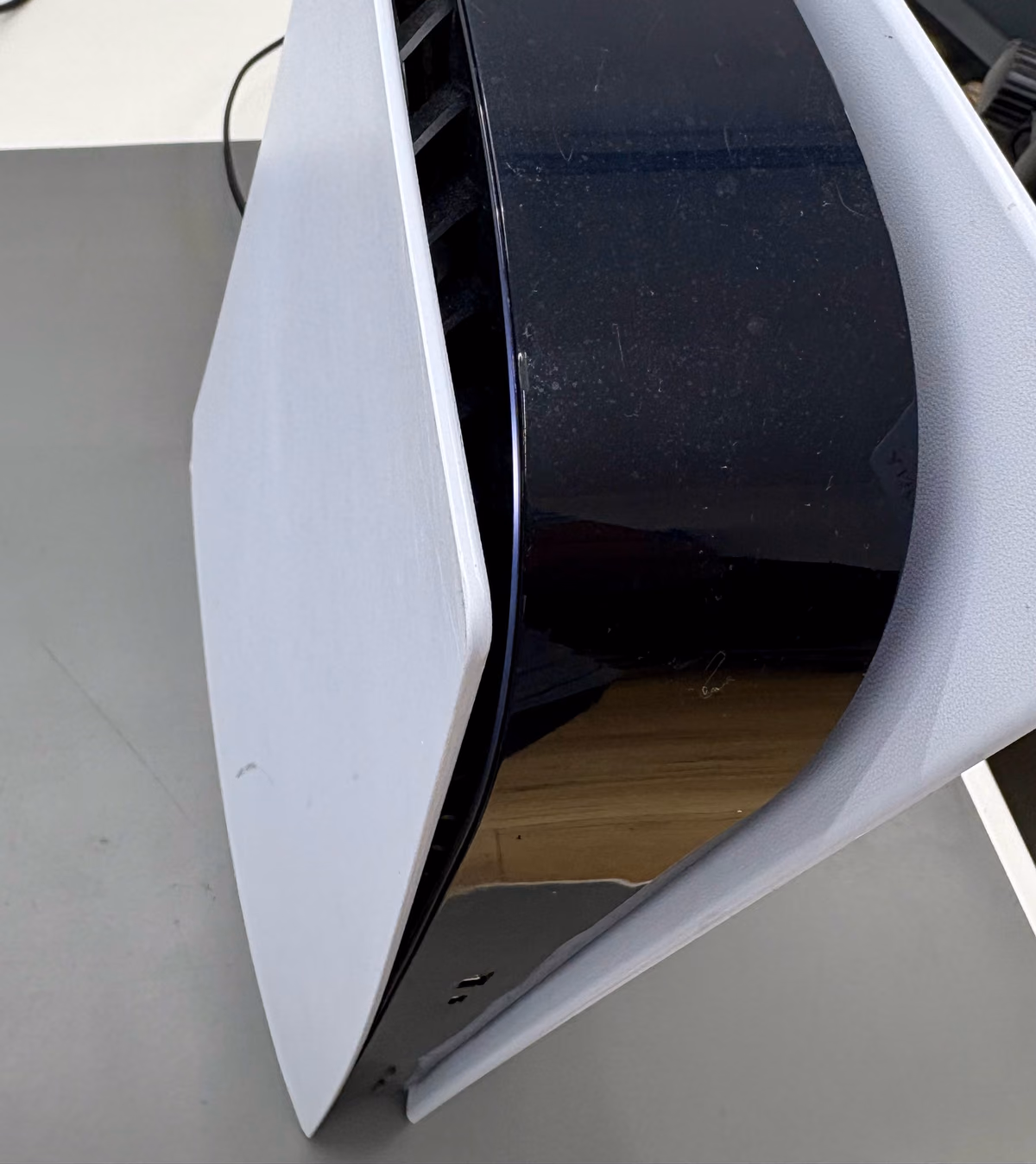 Close-up van hetzelfde powerlampje in witte toestand, de fase die volgt op blauw
