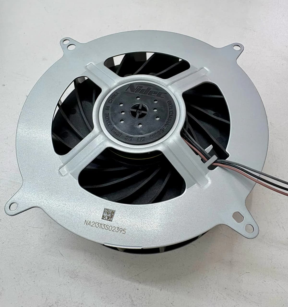 Dezelfde ventilator na het schoonmaken, als vergelijkingsbeeld