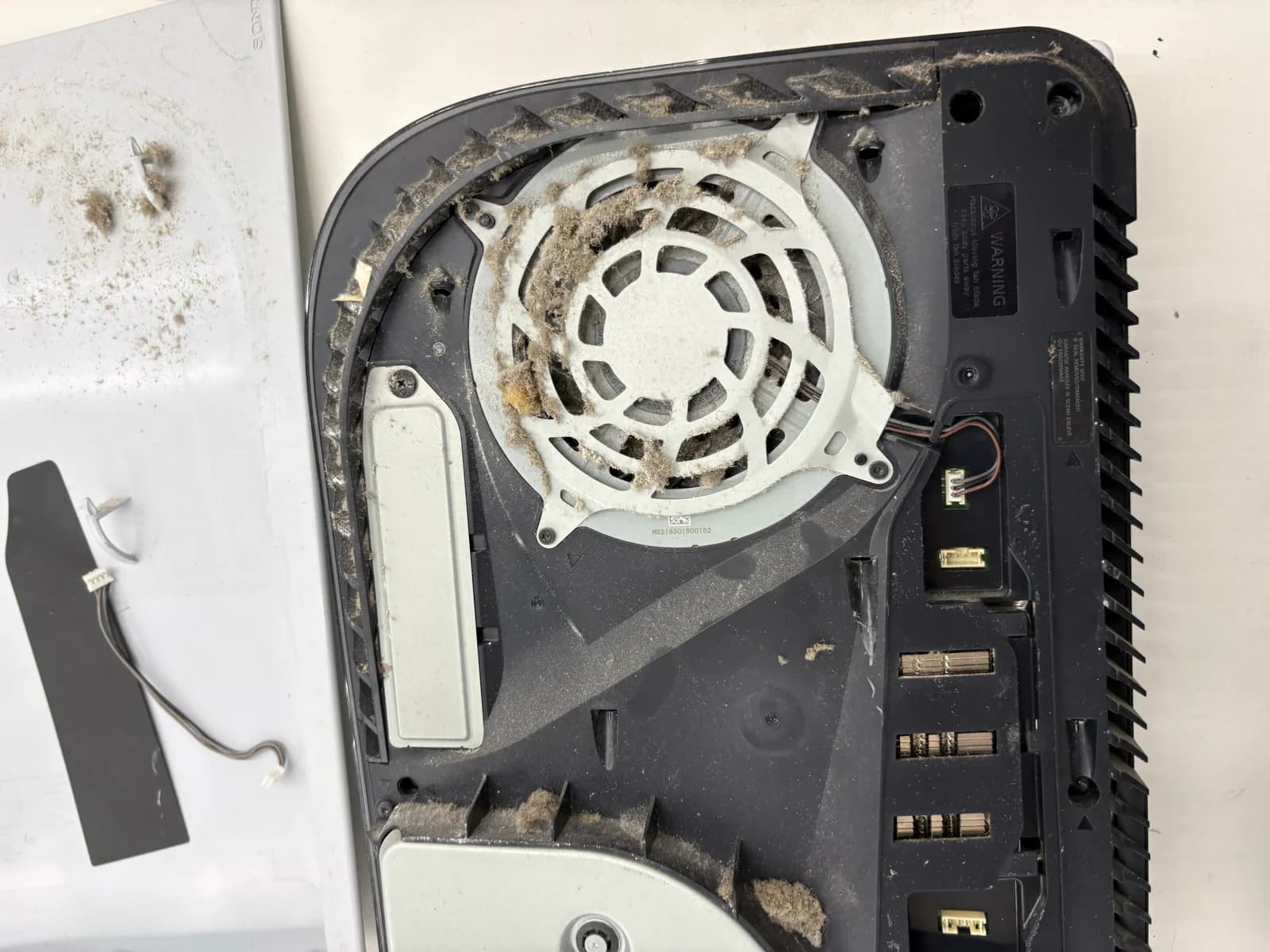 Temperatuurcontrole van een PS5 onder belasting na het vervangen van het liquid metal